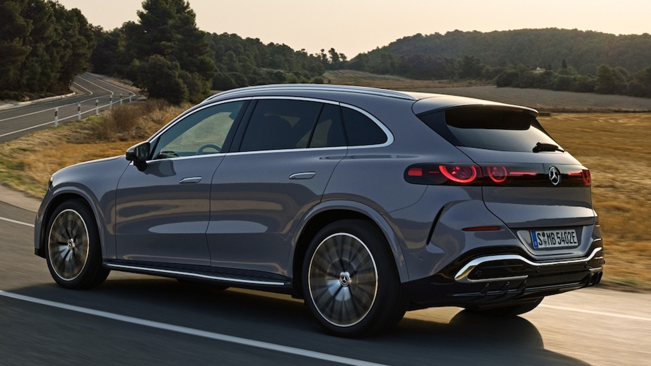 Mercedes-Benz GLC 400 4MATIC with EQ Technology — Rear three-quarter · star light signature