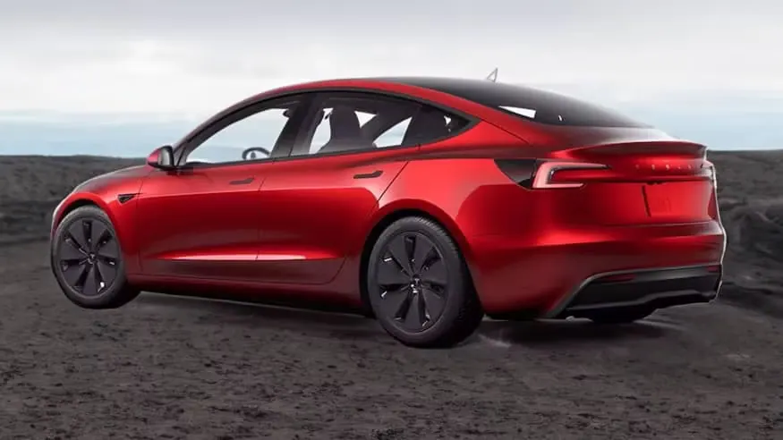 Tesla Model 3 Long Range RWD — Três quartos traseiro · faróis renovados